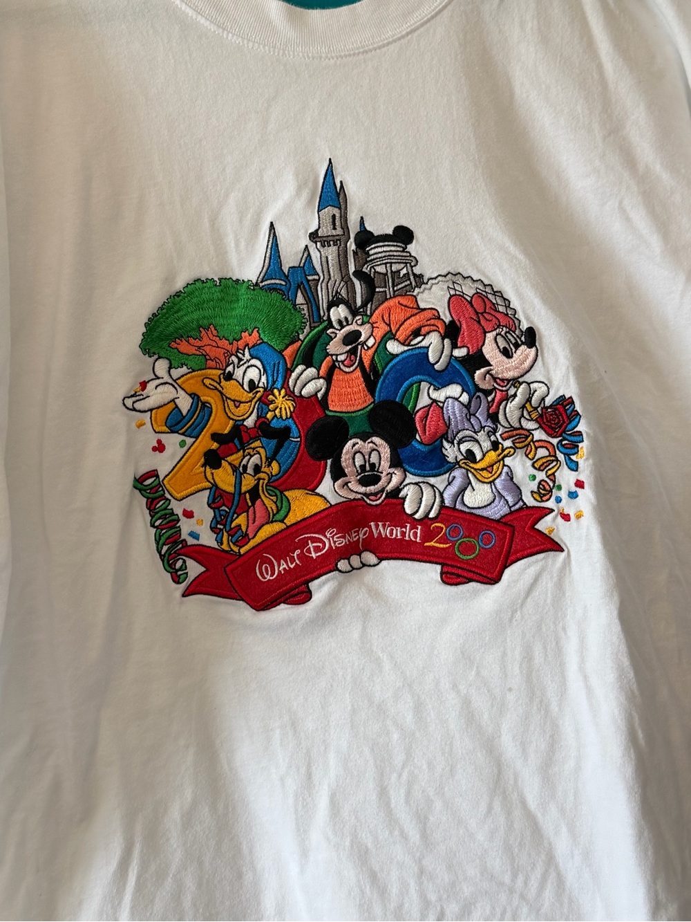 Disney Y2K White Walt Disney World 2000 Character Graphic Tee